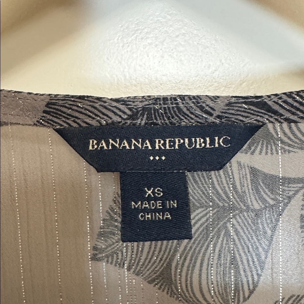 Banana Republic Sheer Leaf Print Metallic Sleeveless Blouse Tan Brown XS - Picture 4 of 5